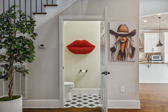 Building Photo - 594 Lake Haven Dr