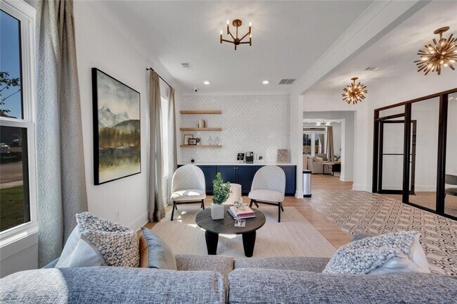 Building Photo - 10 American Ave