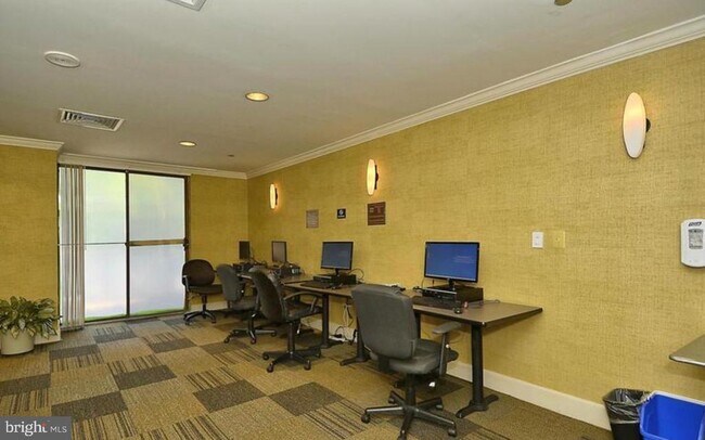 Building Photo - 10101 Grosvenor Pl