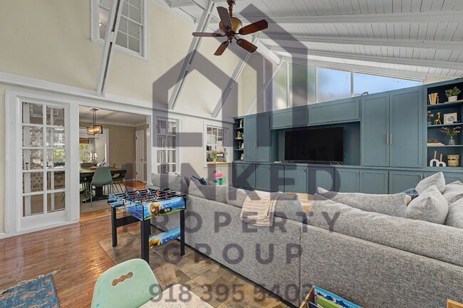 Building Photo - Beautiful Maple Ridge Home