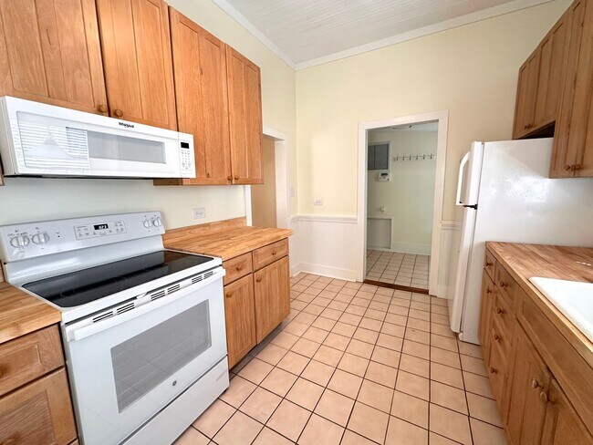 Building Photo - Historic Beauty in the Heart of Downtown Fernandina!