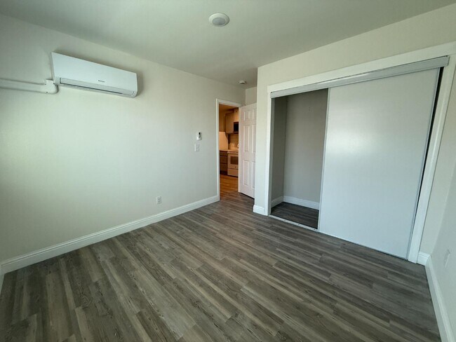 Building Photo - 1593 North Thorne Avenue