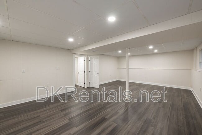 Building Photo - 237 Park Ave