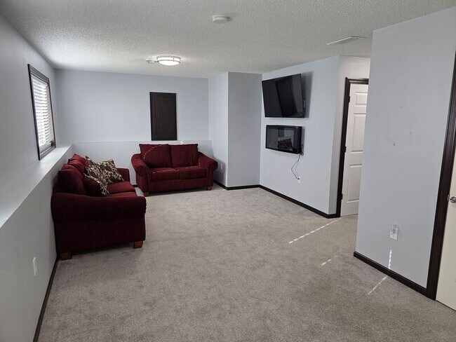 Building Photo - 9165 Golden Pond Ln N
