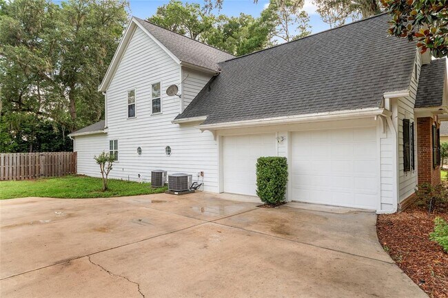 Building Photo - 5512 NW 51st Ave