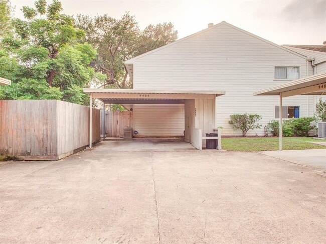 Building Photo - 9404 Beechnut St