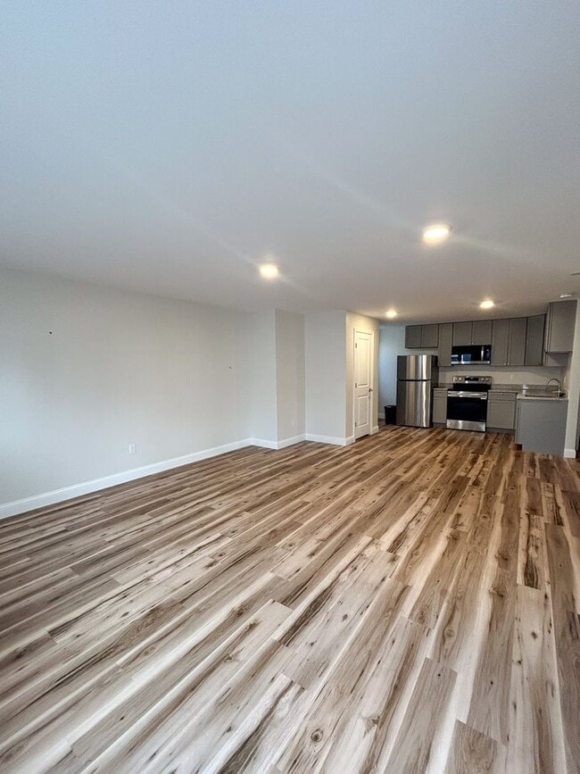 Building Photo - Luxury rental apartments close to UVM Medical Center and college campuses