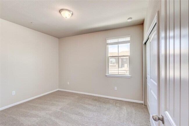 Building Photo - 2880 Donnell Dr