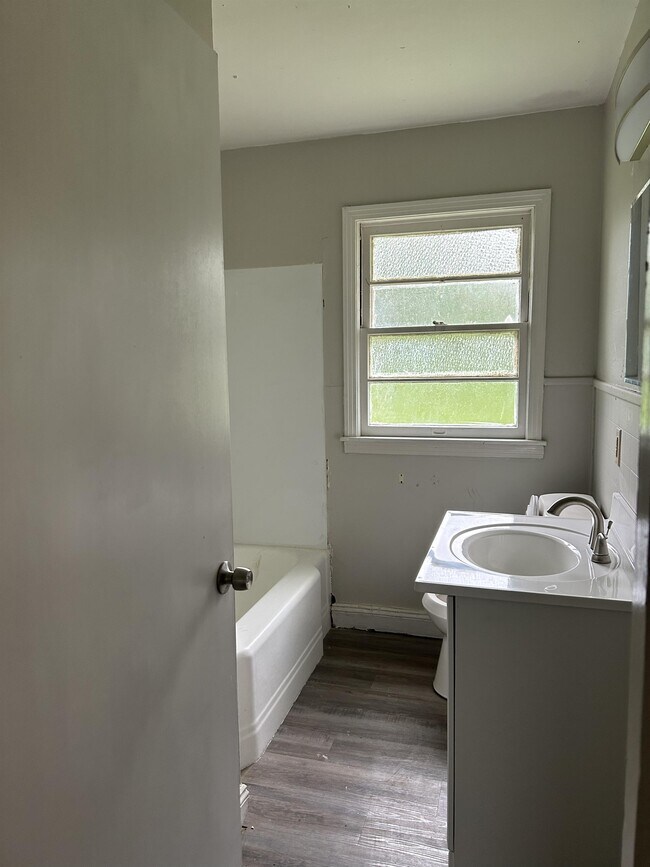 Building Photo - 1805 N McGuire Ave