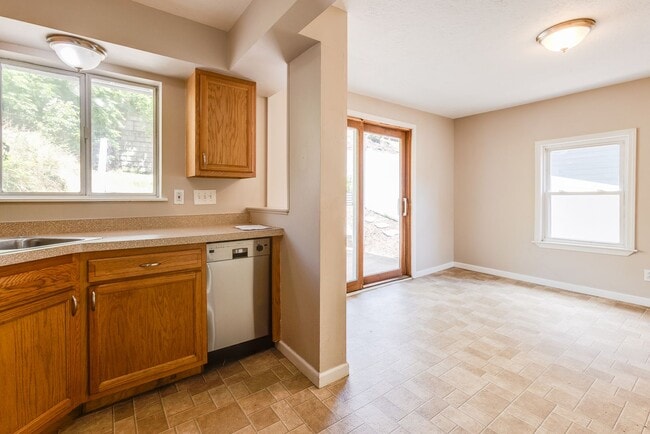 Building Photo - 224 Seward St