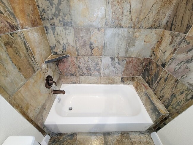 Building Photo - 1605 W 14th St