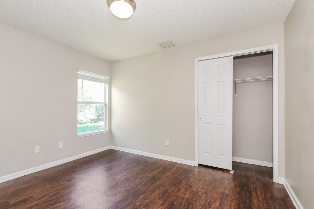 Building Photo - 11505 Oaklawn Rd