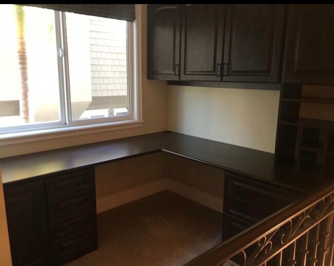 Building Photo - 1540 S Bentley Ave