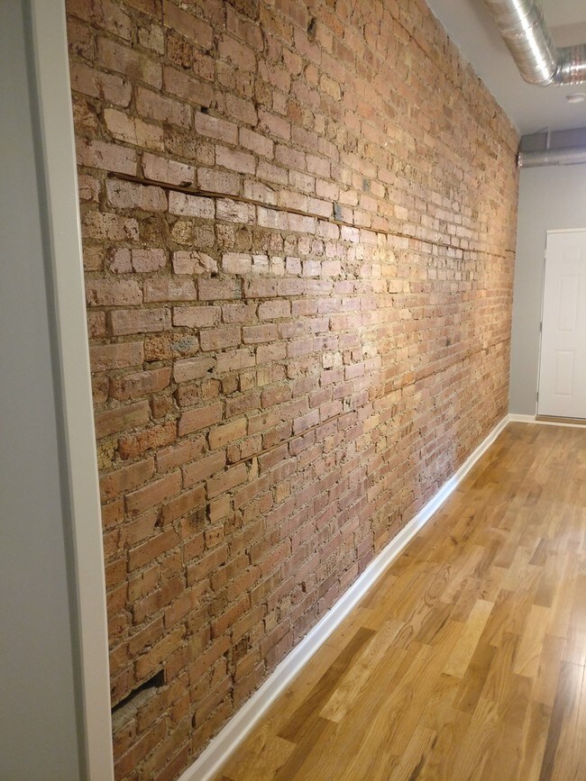 Building Photo - 6342 S Ingleside Ave