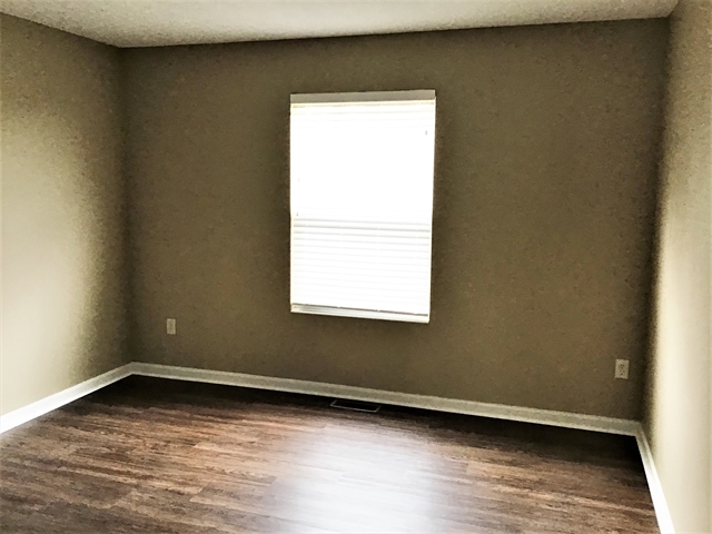 Building Photo - 5557 Windsor Ct