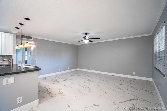 Building Photo - 244 Normandy Ln