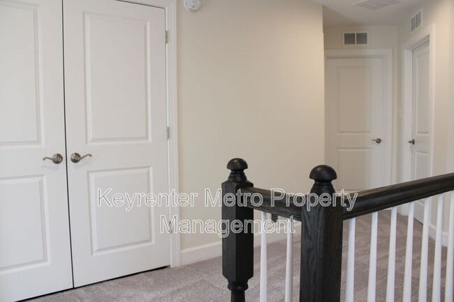 Building Photo - 2736 Pinebrook Rd