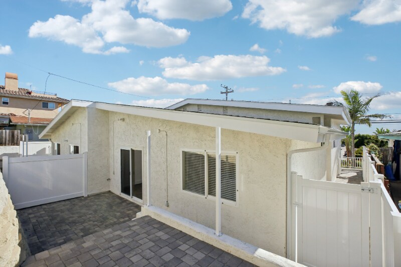 Building Photo - 25051 La Cresta Dr