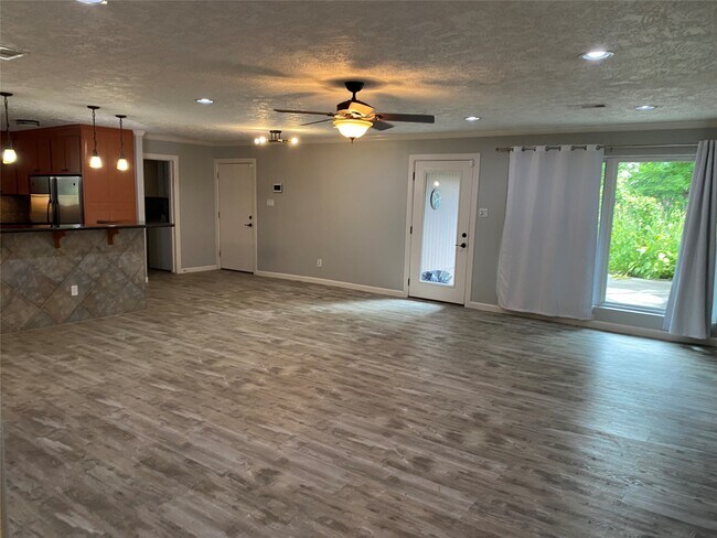 Building Photo - 9614 Greenwillow Dr