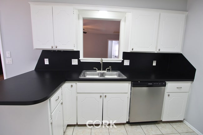 Building Photo - 708 Teal Pl