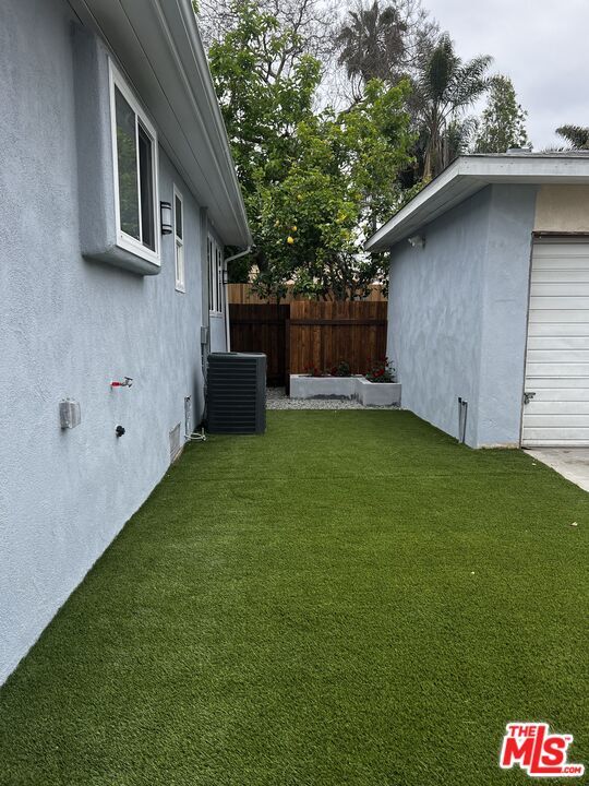 Building Photo - 13419 Zanja St