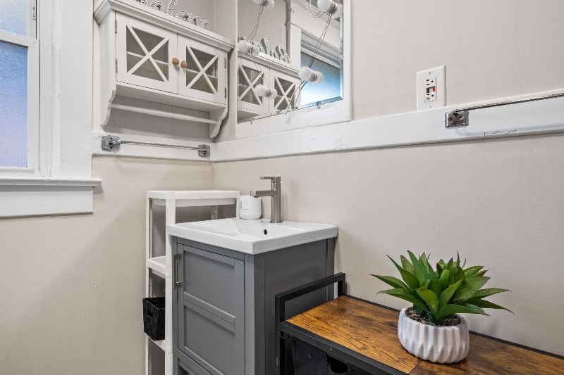 Building Photo - 2016 Edgeland Ave