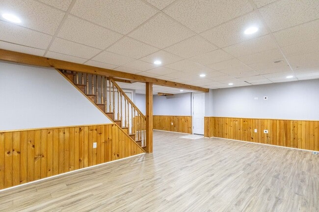 Building Photo - 3 Bedroom, 2 Bathroom home with Finished B...
