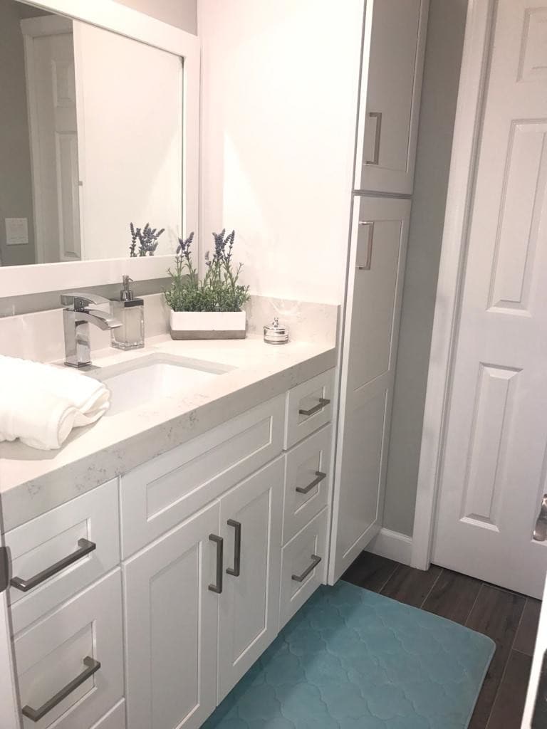 Full Bath: Large Cabinate - 828 S Falcon St