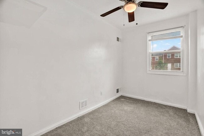 Building Photo - 5427 Channing Rd