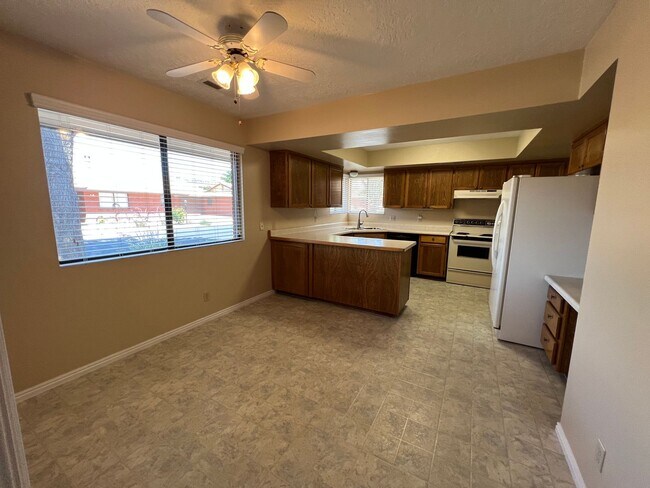 Building Photo - 840 S 400 E