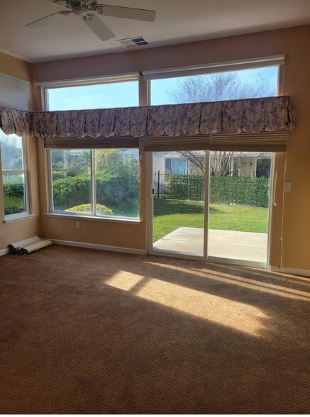 Building Photo - 723 Deerfield Way