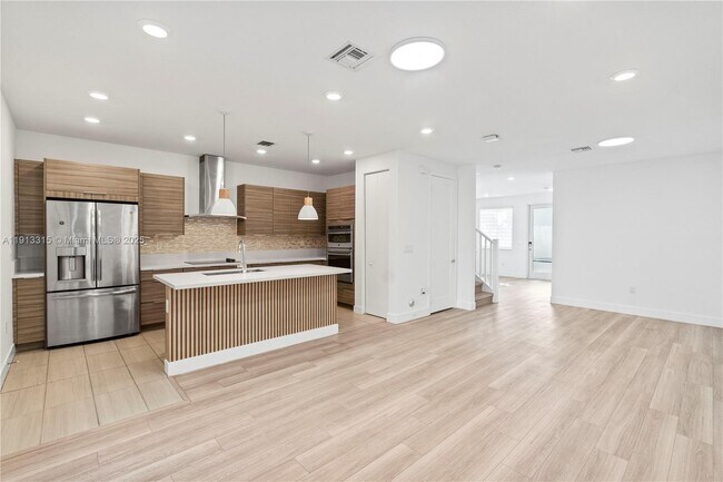 Building Photo - 10441 NW 66th St