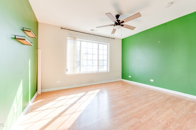 Building Photo - 3377 Ravinia Cir