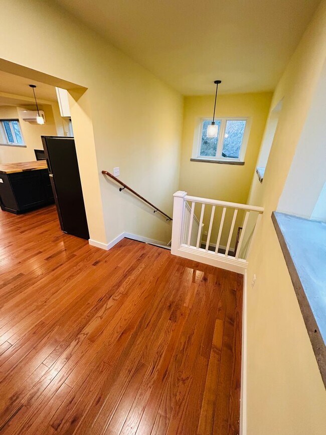 Building Photo - 605 Alderson Ave