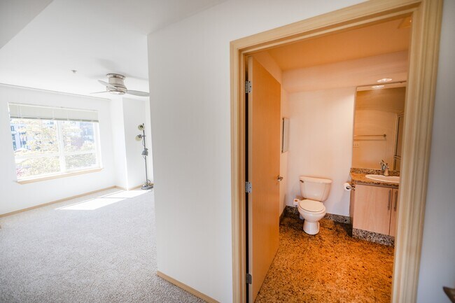 Building Photo - 424 N 85th St