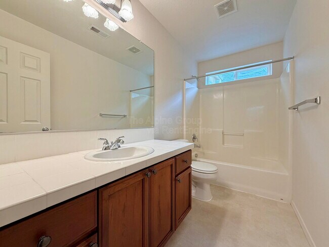 Building Photo - 958 SE Roundelay St