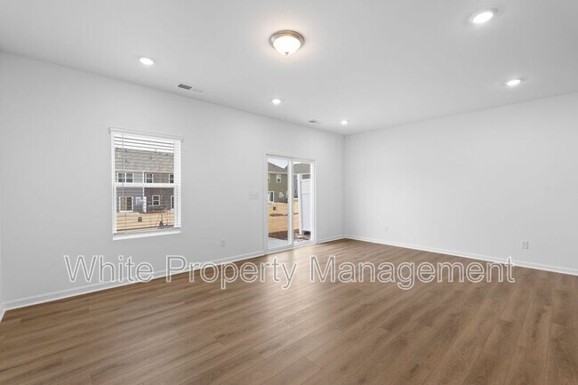 Building Photo - 745 Lock Haven Dr NW