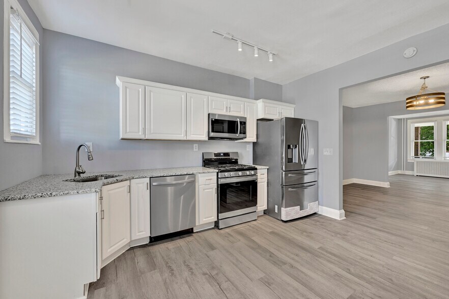 Building Photo - 404 Cornwall St