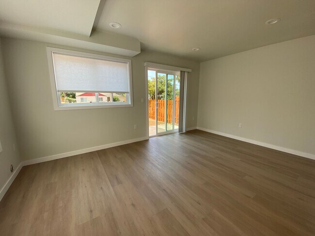 Building Photo - Adorable 2 Bedroom ADU in SE Portland!