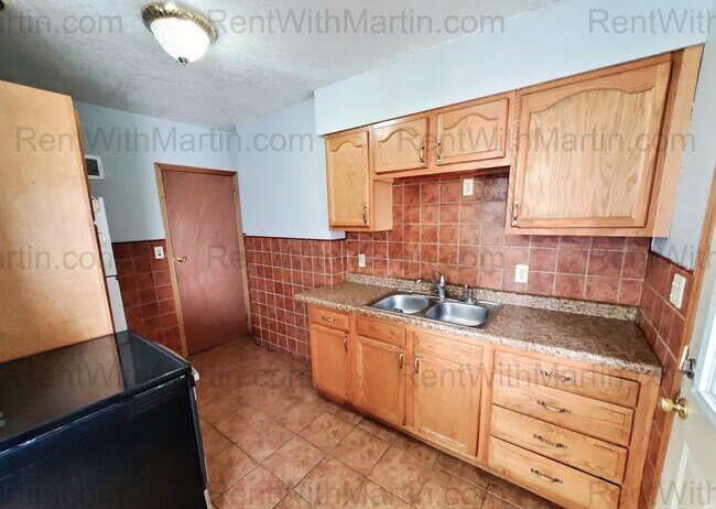 Building Photo - 1112-1114 Byron Ave