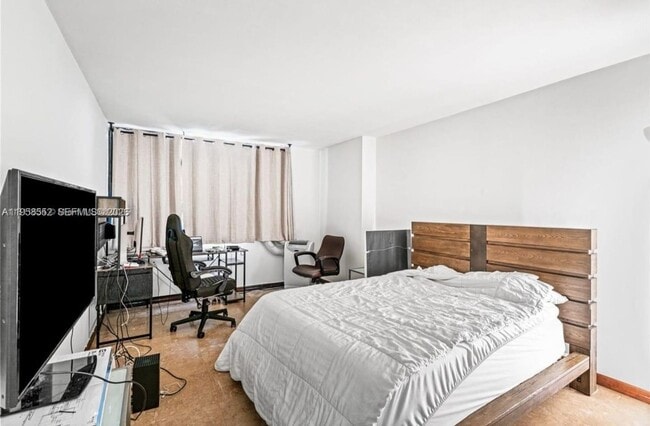 Building Photo - 1800 NE 114th St