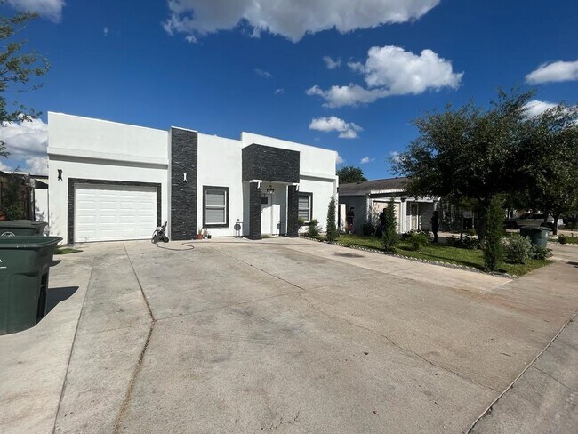 Building Photo - 159 Duval Loop