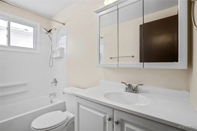 Building Photo - 335 Sundridge Dr