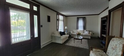 Building Photo - 4 Bedroom 1 bathroom home located in Leola PA