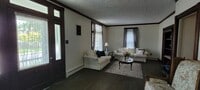 Building Photo - 4 Bedroom 1 bathroom home located in Leola PA