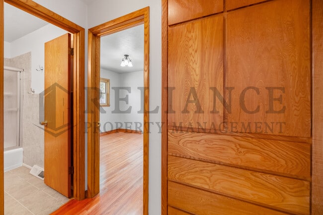 Building Photo - 1022 S Capri Ln