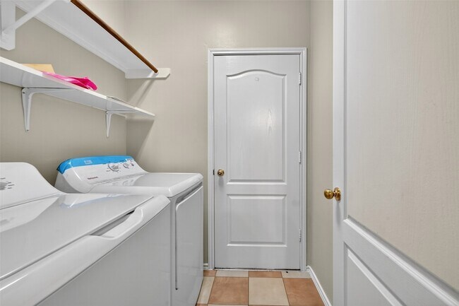 Building Photo - 11714 Peachwood Lake Dr