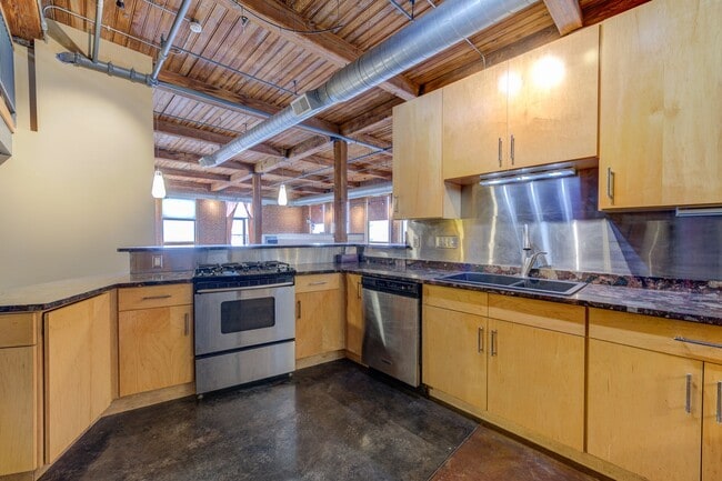 Building Photo - Huge Luxury 2 Story Condo with Private Rooftop Deck!