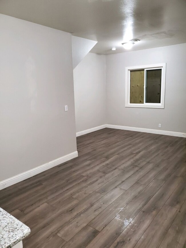 Building Photo - Beautifully Remodeled 5 Bedroom Home.