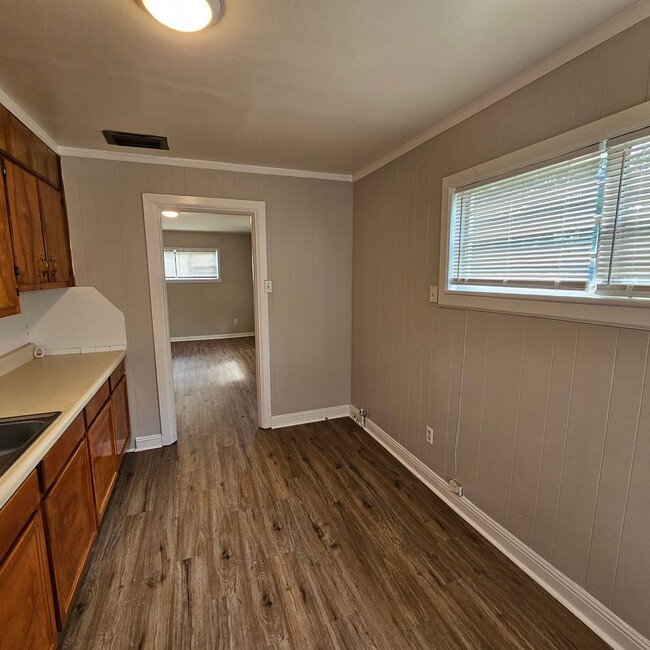 Building Photo - Cozy and Newly Renovated 3 Bedroom 1 Bath ...